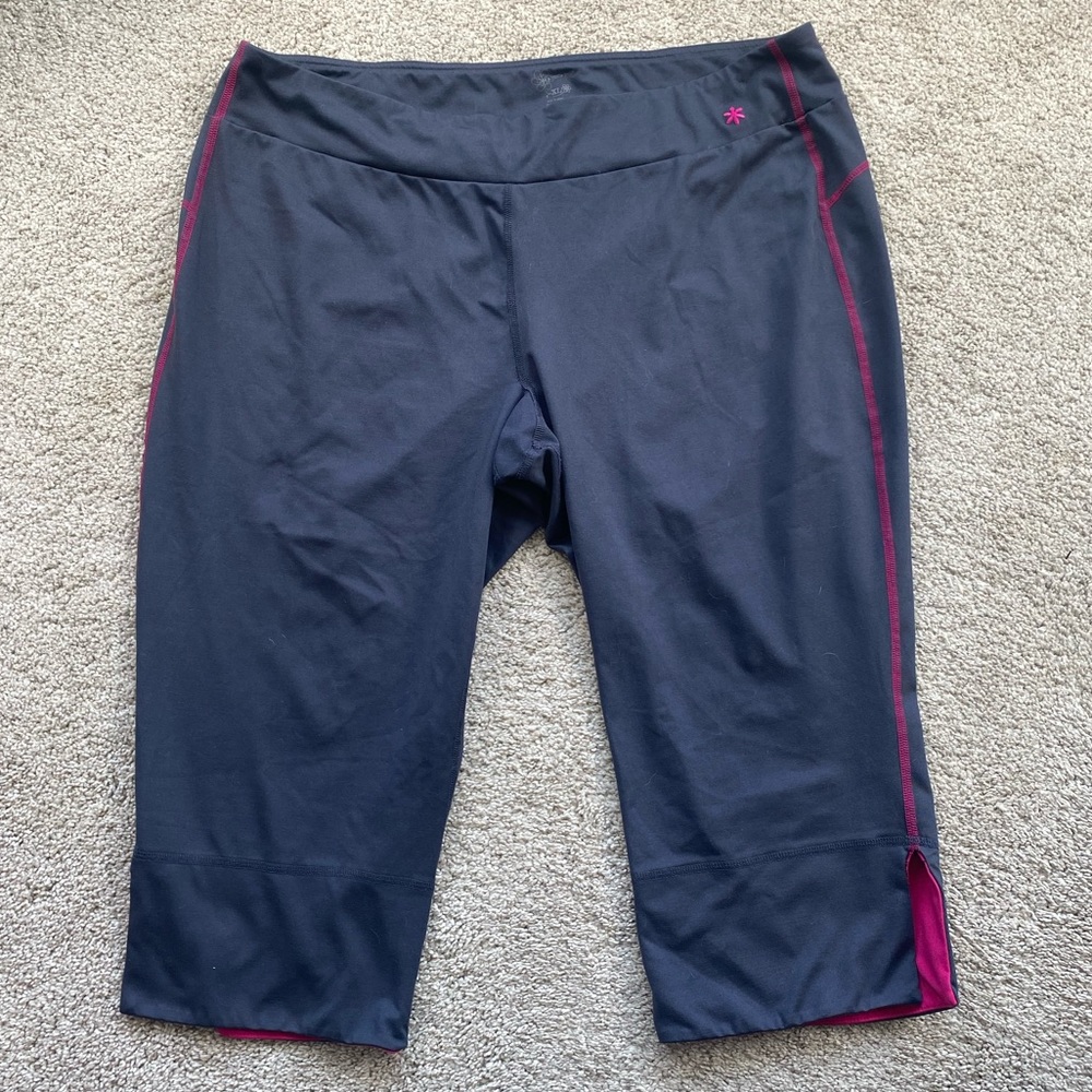 >>Old Navy charcoal grey with pink detailing leggings.
